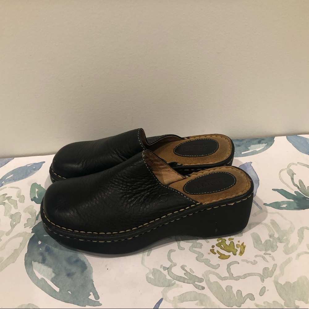 Born Black Leather Girl’s Clogs Size 13